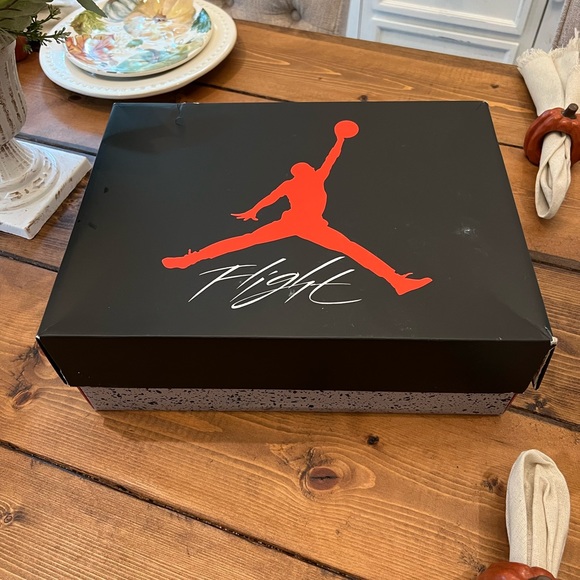 Authentic Nike Retro Air Jordan Mens Shoes - Picture 2 of 7